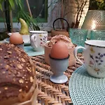 Bed & Breakfast Jardin D'hiver De 70 M2