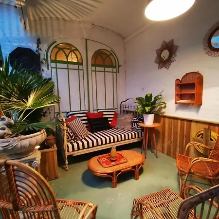 Jardin D'hiver De 70 M2 住宿加早餐酒店 2*