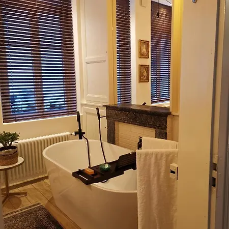 Jardin D'hiver De 70 M2 Bed & Breakfast 2*