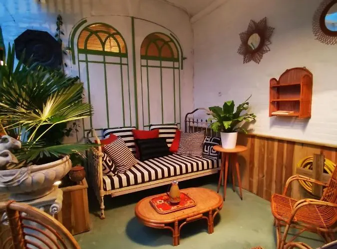 Jardin D'hiver De 70 M2 Bed & Breakfast 2*